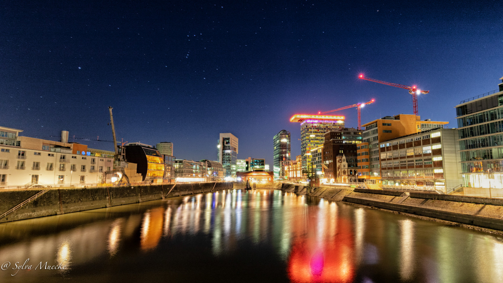 Medienhafen Düsseldorf unterm Sternenhimmel