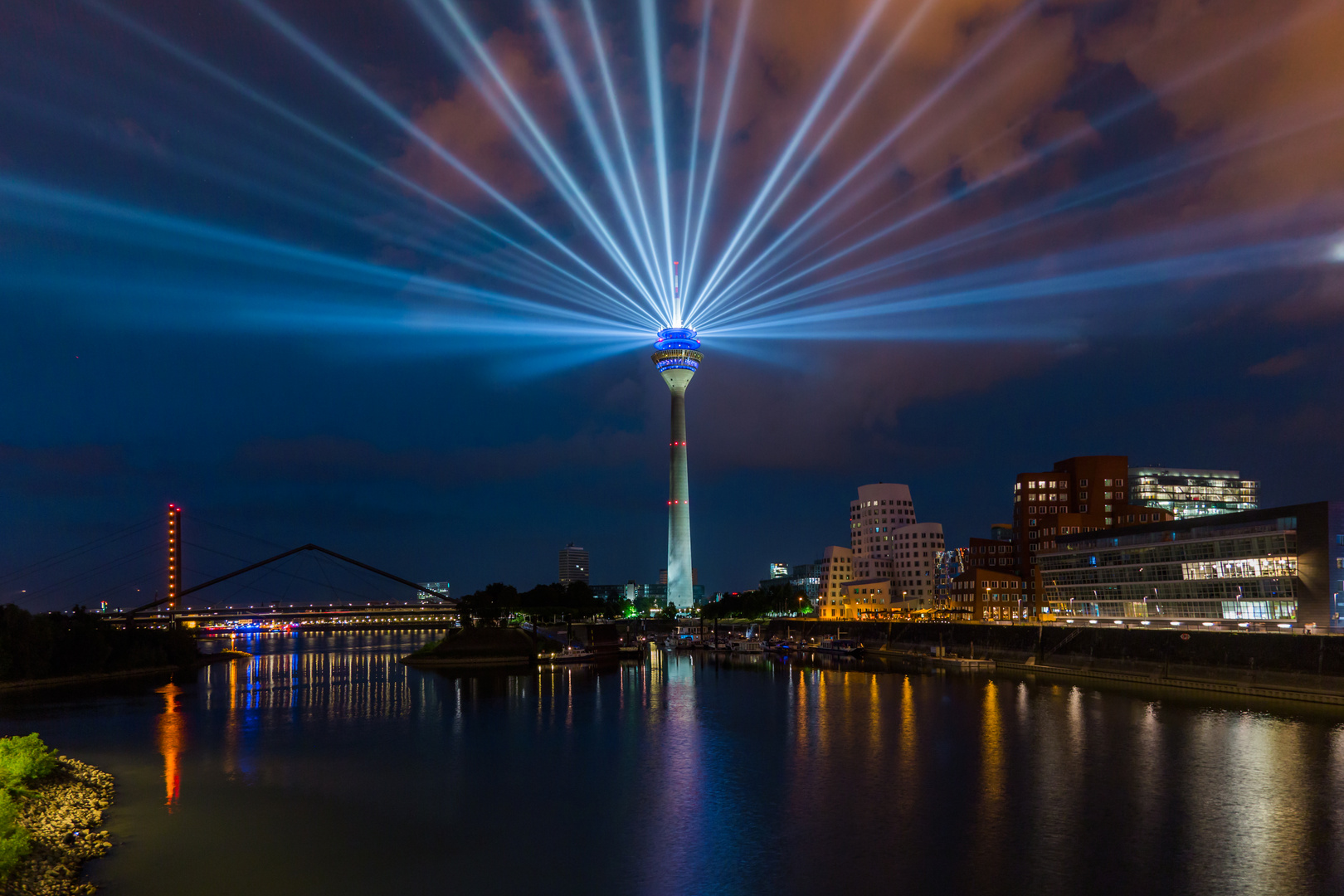 Medienhafen Düsseldorf zur blauen Stunde