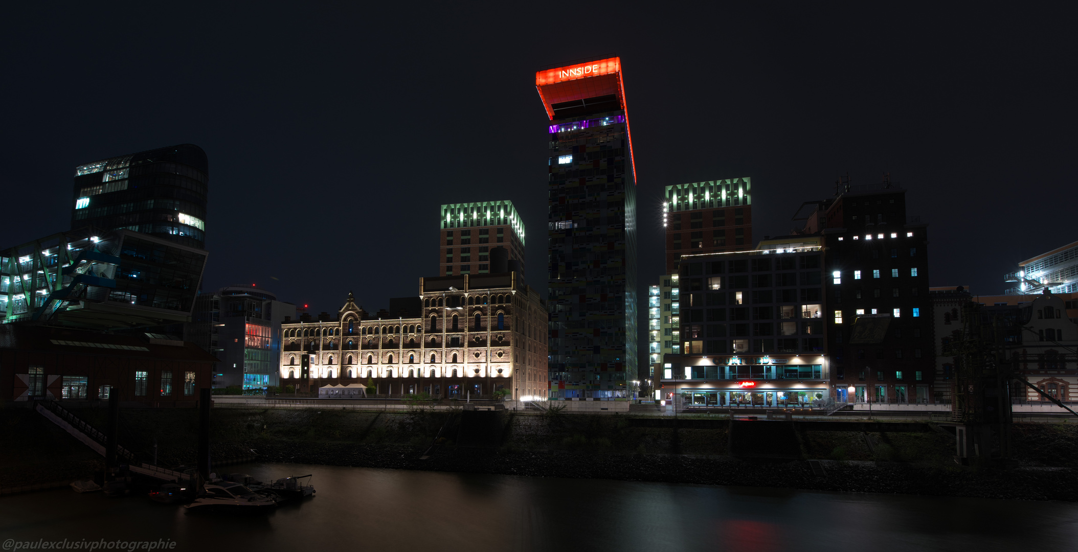 Medienhafen in Düsseldorf mit ,,Neuzugang,,