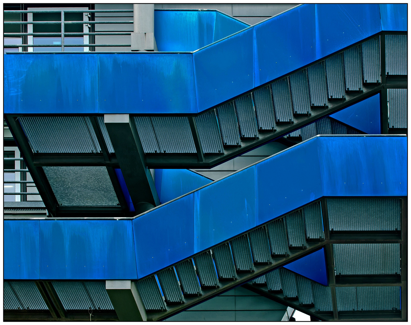 Medienhafen VI - Blaue Treppe