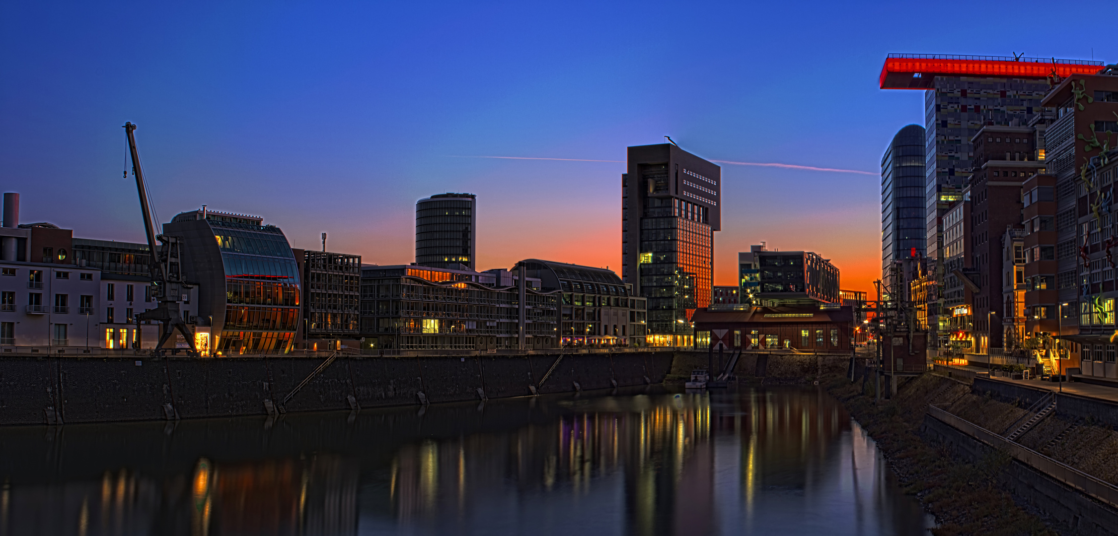 Medienhafen zur blauen Stunde