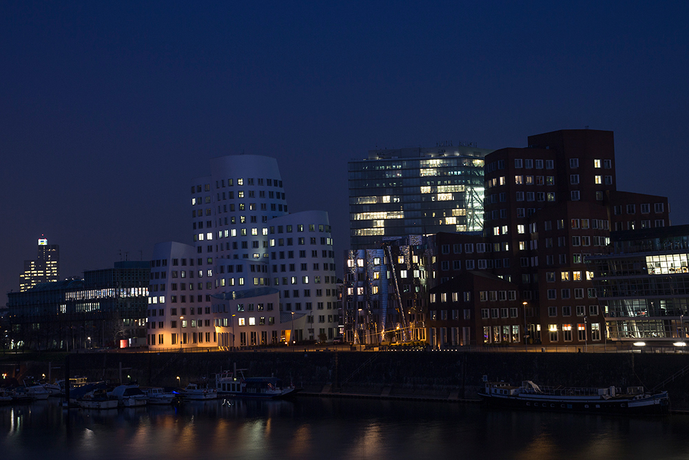 Medienhafen zur blauen Stunde