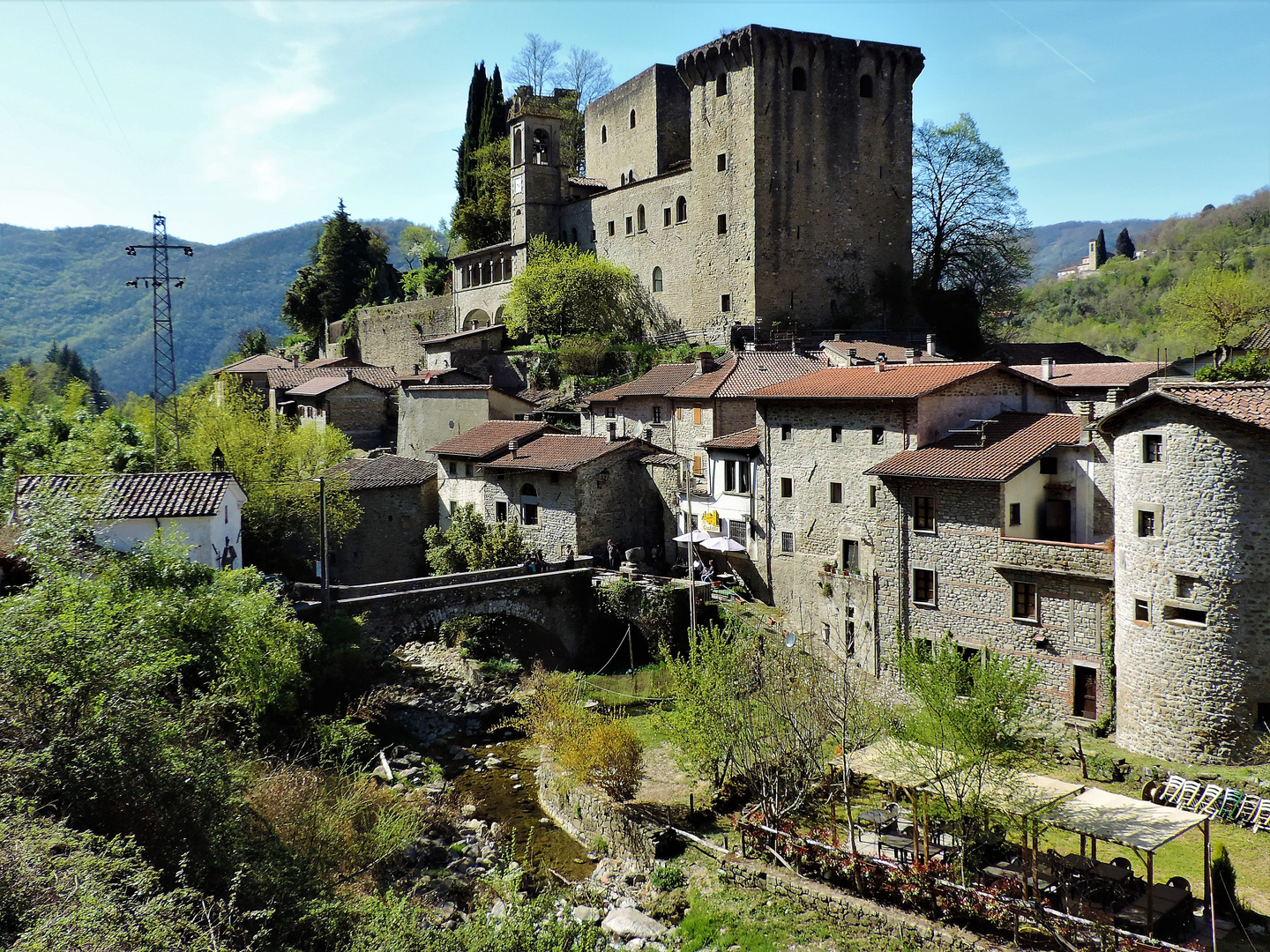 Medieval stone village in Tuscany - Who knows it?