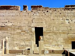 Medinet Habu (6) Blick auf die Südwand im Außenbereich des Tempels