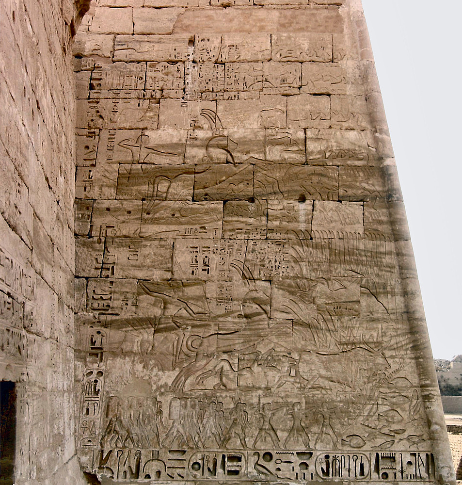 Medinet Habu (8) – an dieser monumentalen Reliefdarstellung sollte man nicht vorüber gehen…