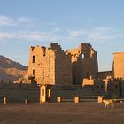 Medinet Habu erstrahlt in den letzten Sonnenstrahlen am Schönsten,