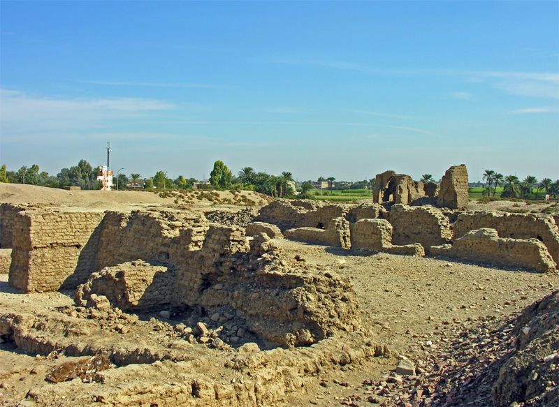 Medinet Habu Nordwest Außenseite - 2