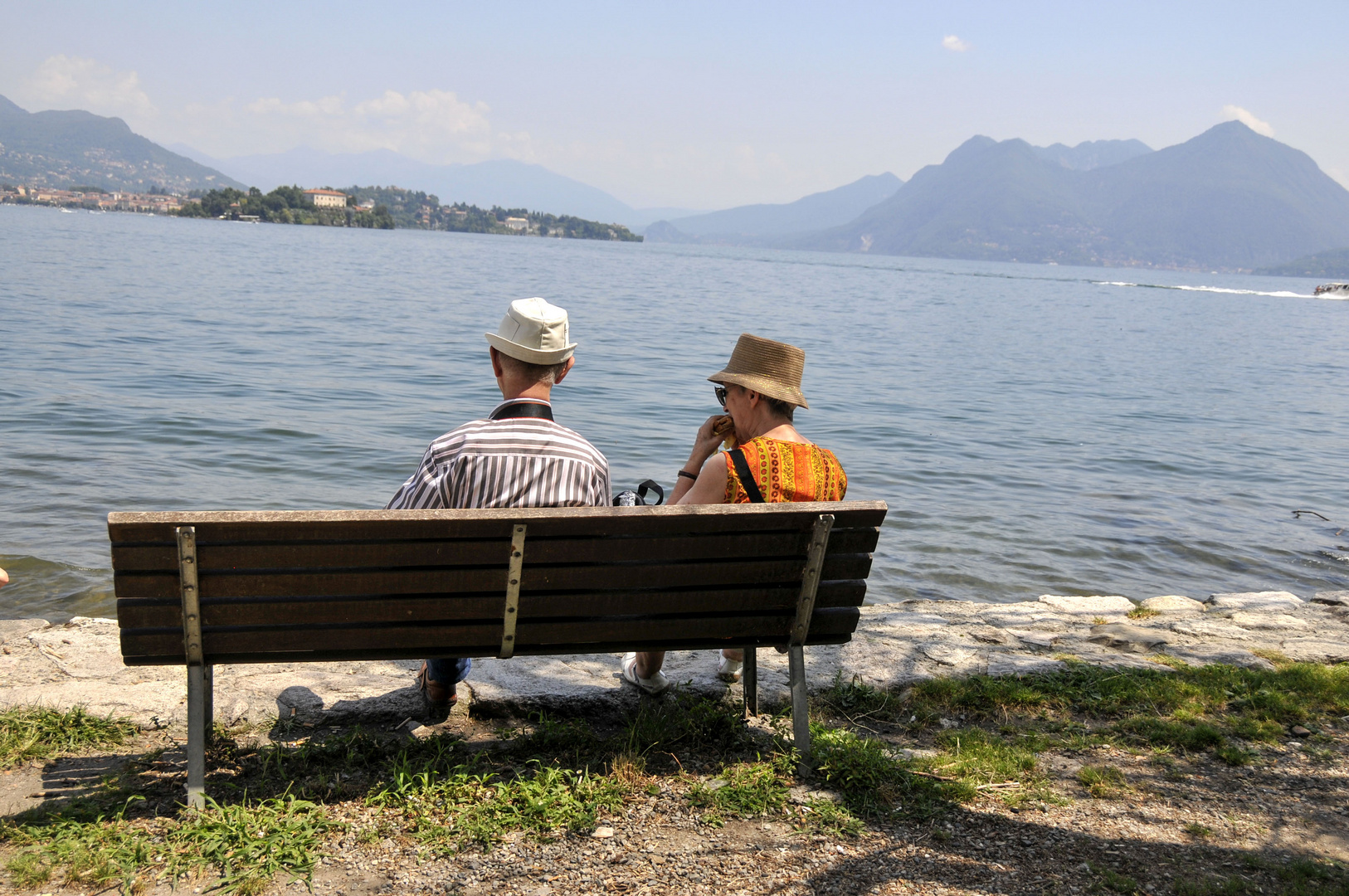 Meditando junto al Lago Como