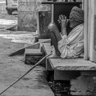 Meditation auf der Straße in Bundi, Indien