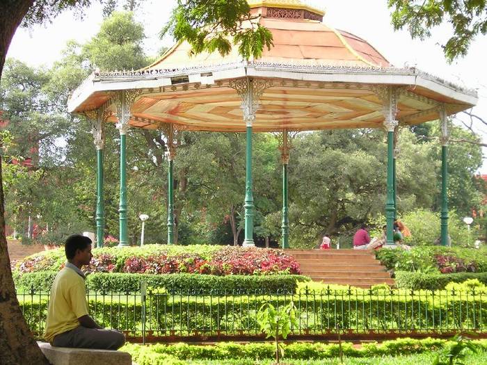 Meditation im Park in Bangalore