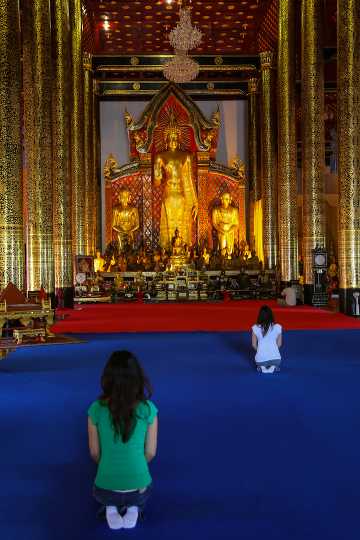 Meditation im Viharn Luang in Chiang Mai