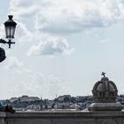 méditation sous un  lampadaire  à Budapest