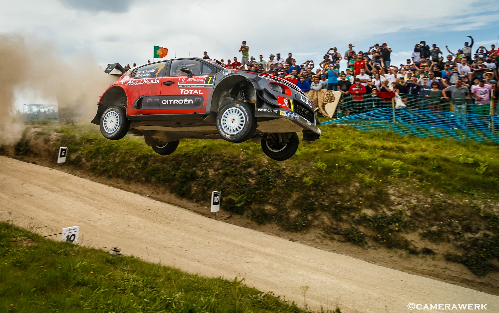 Meeke fliegt