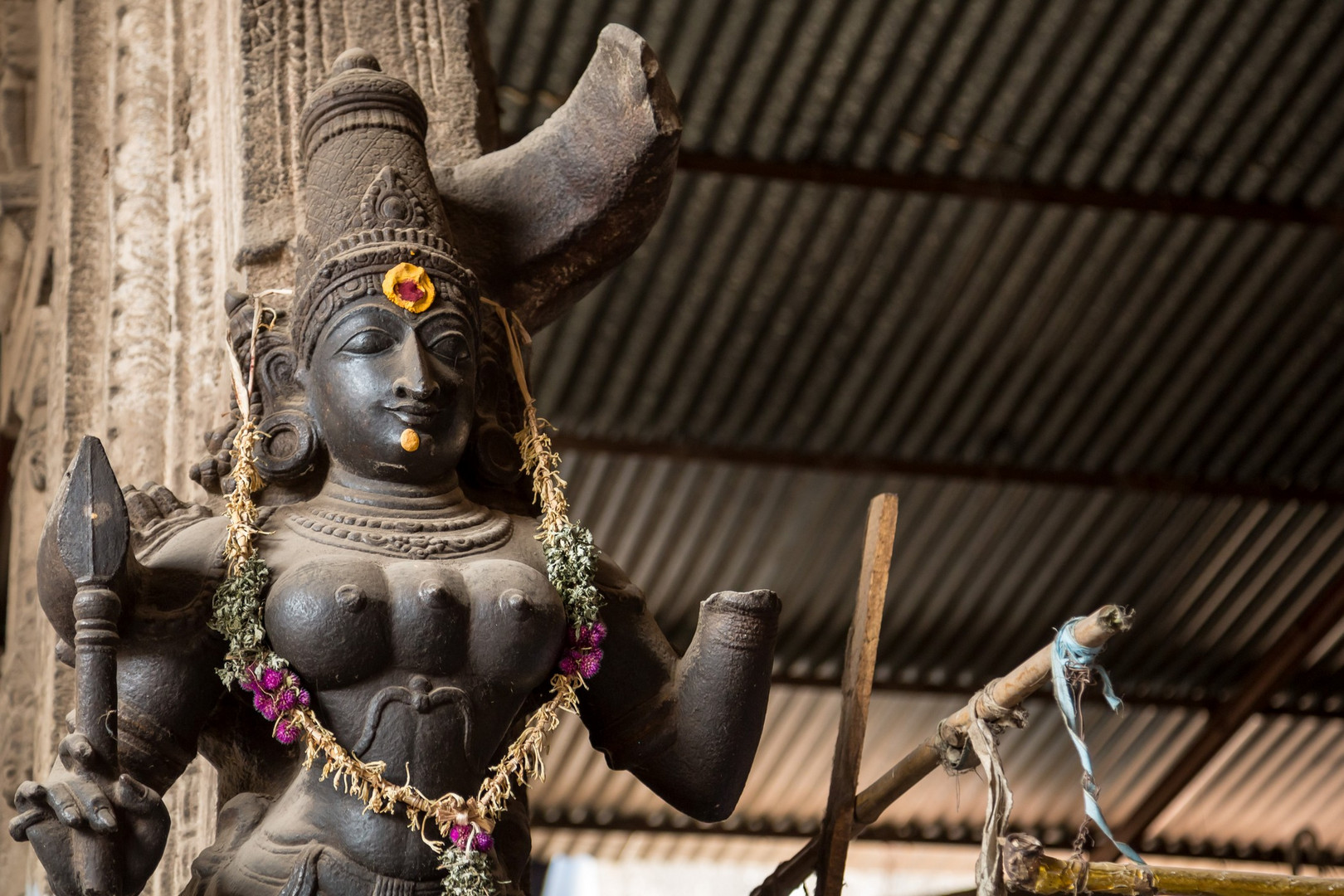Meenakshi, la déesse aux yeux de poisson, est aussi souvent représentée avec trois seins. Foto
