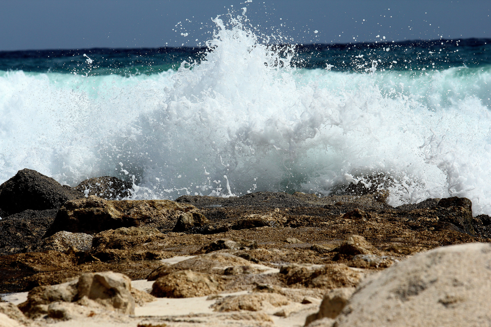 Meer am Wellenbrecher