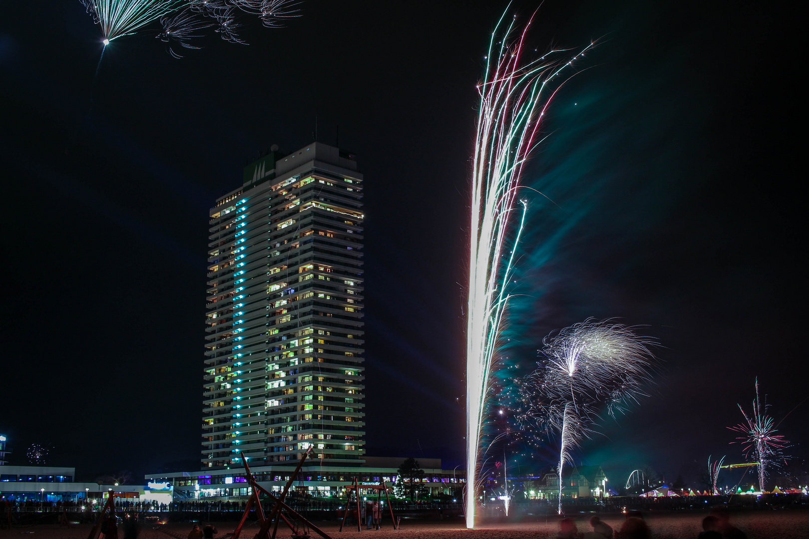 Meer aus/und Feuerwerk II