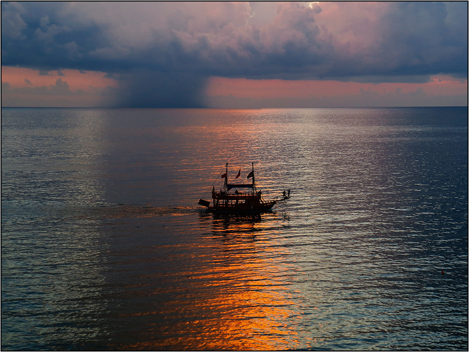 Meer - Boot - Sonne - Regen