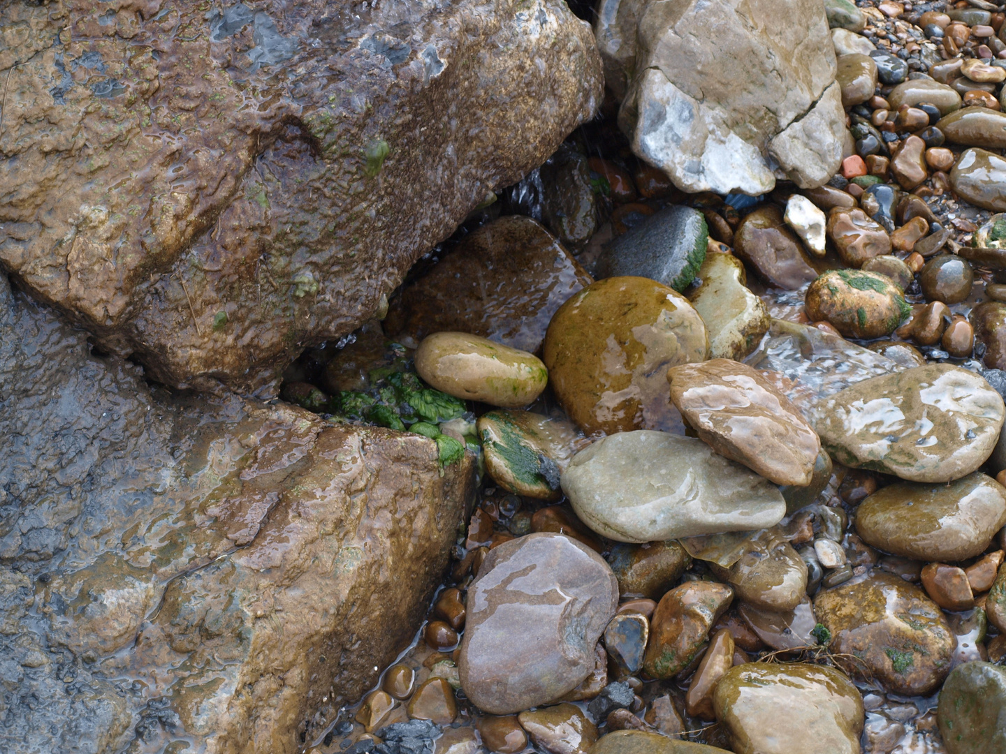 Meer, Strand, Steine und mehr