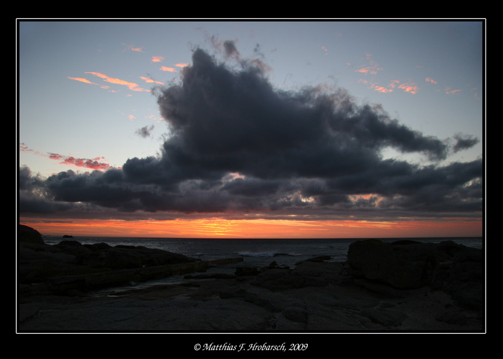 Meer, Strand, Wellen und Wolken