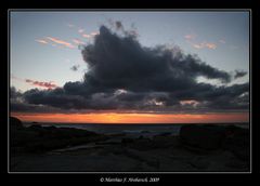 Meer, Strand, Wellen und Wolken