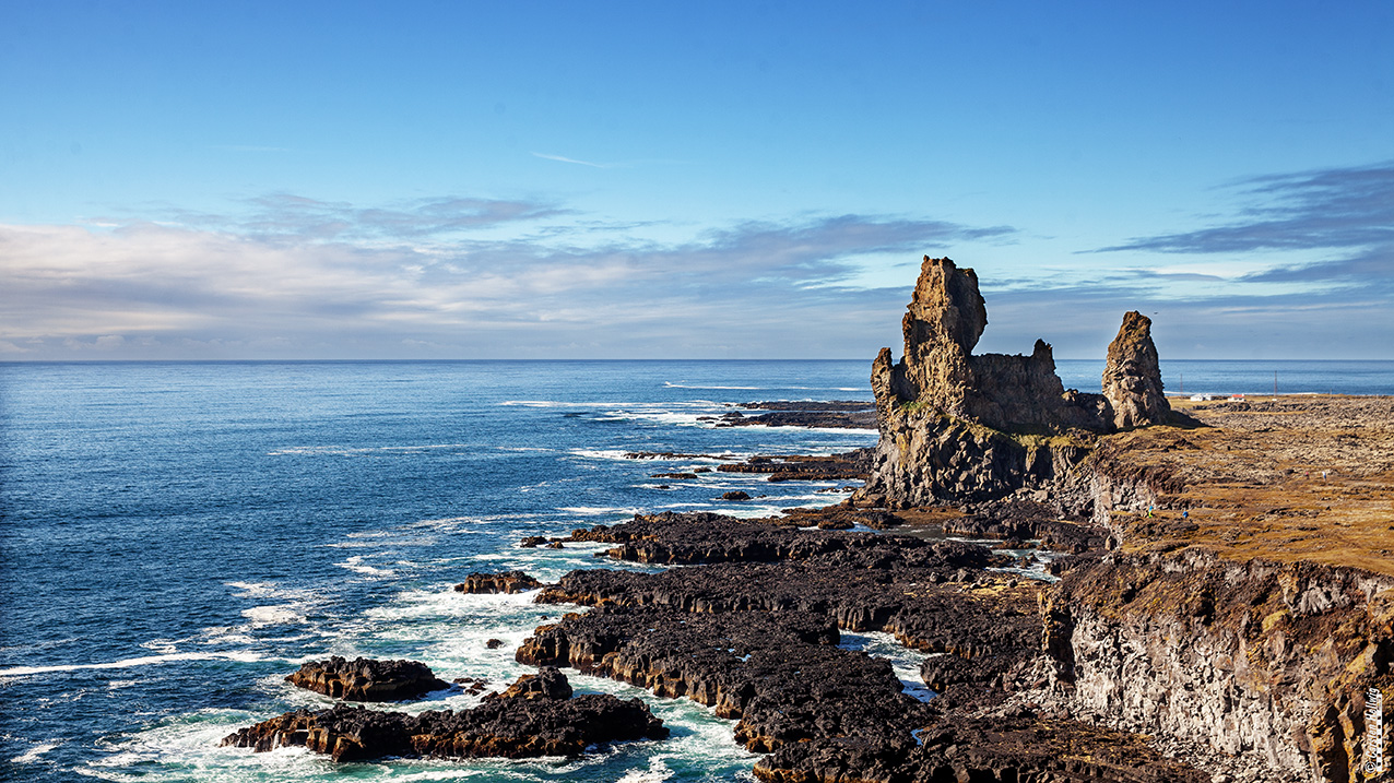 Meer und Lavafelsen