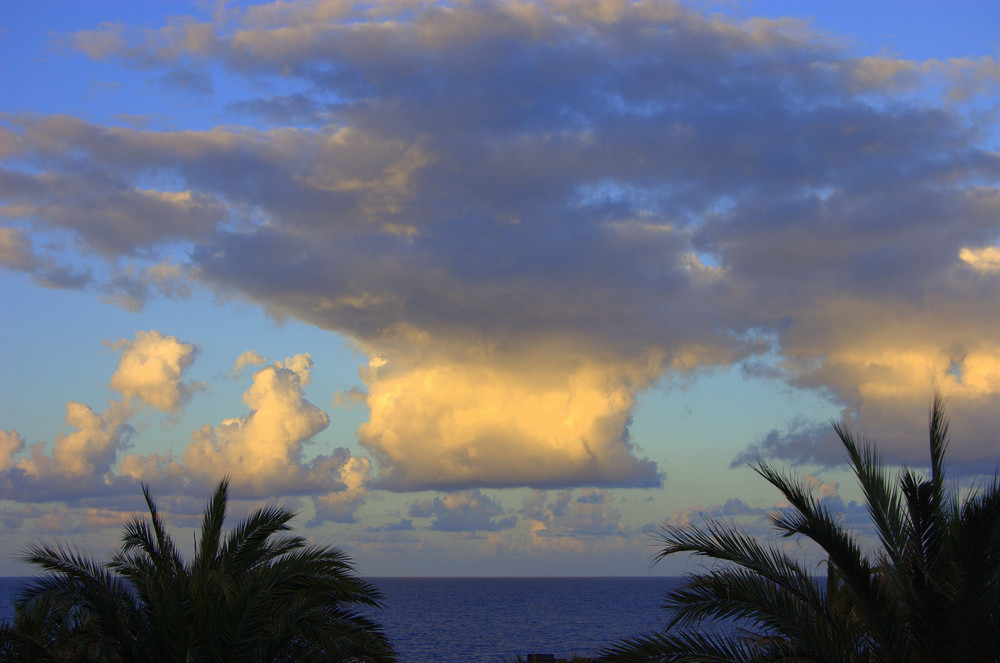 Meer und Wolken