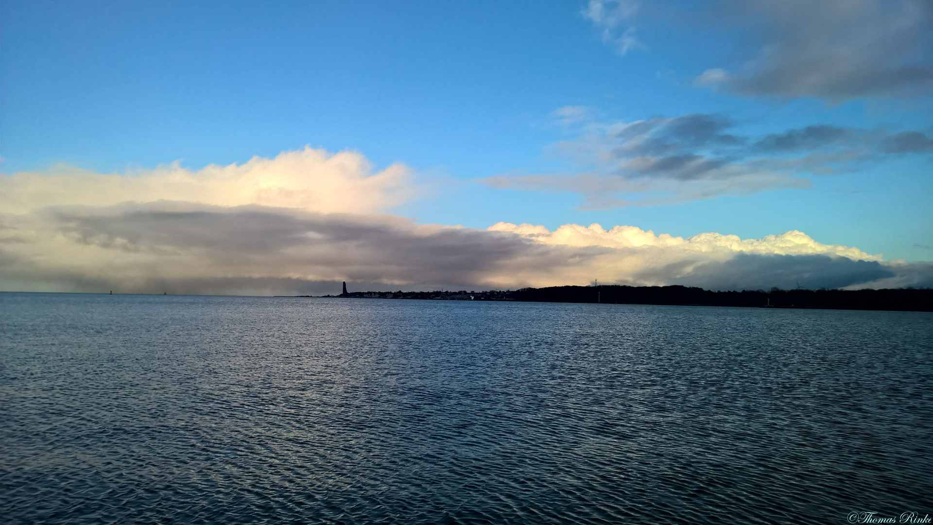 Meer und Wolken bei Kiel