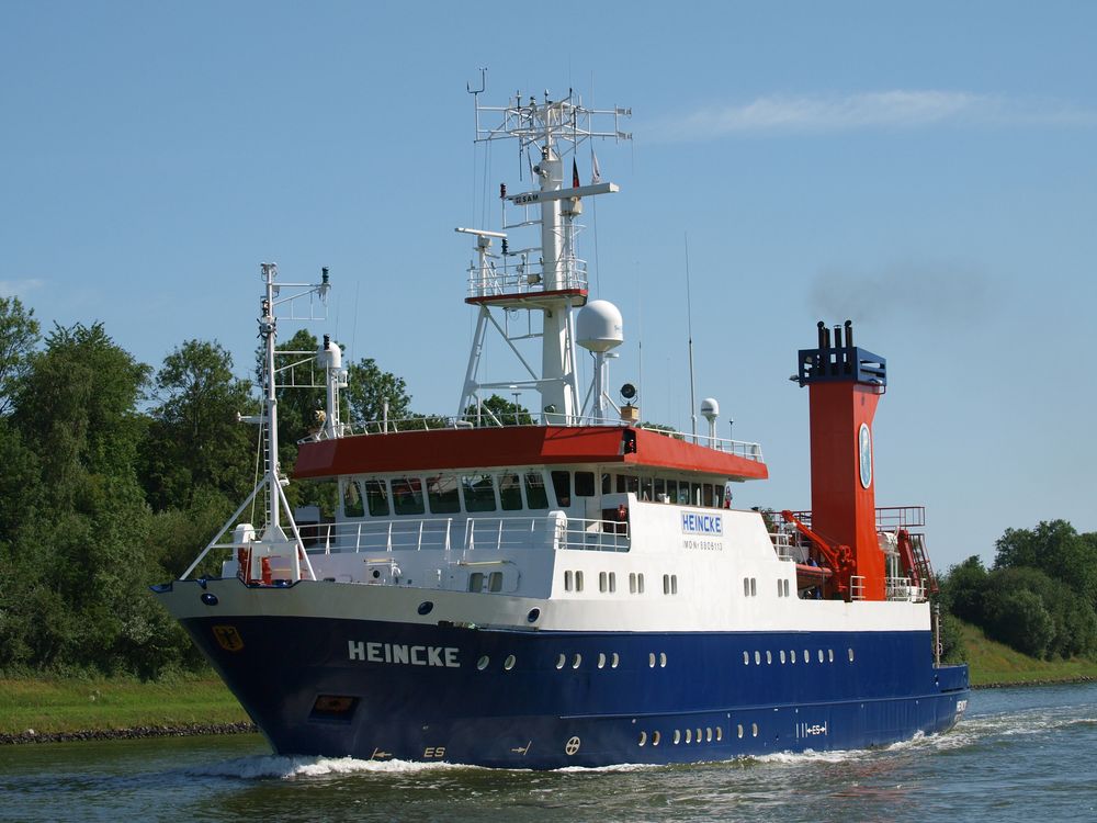 Meeresforschungsschiff HEINCKE auf dem Nord-Ostsee-Kanal