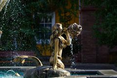 Meerjungfrauen-Brunnen vor Rulantica