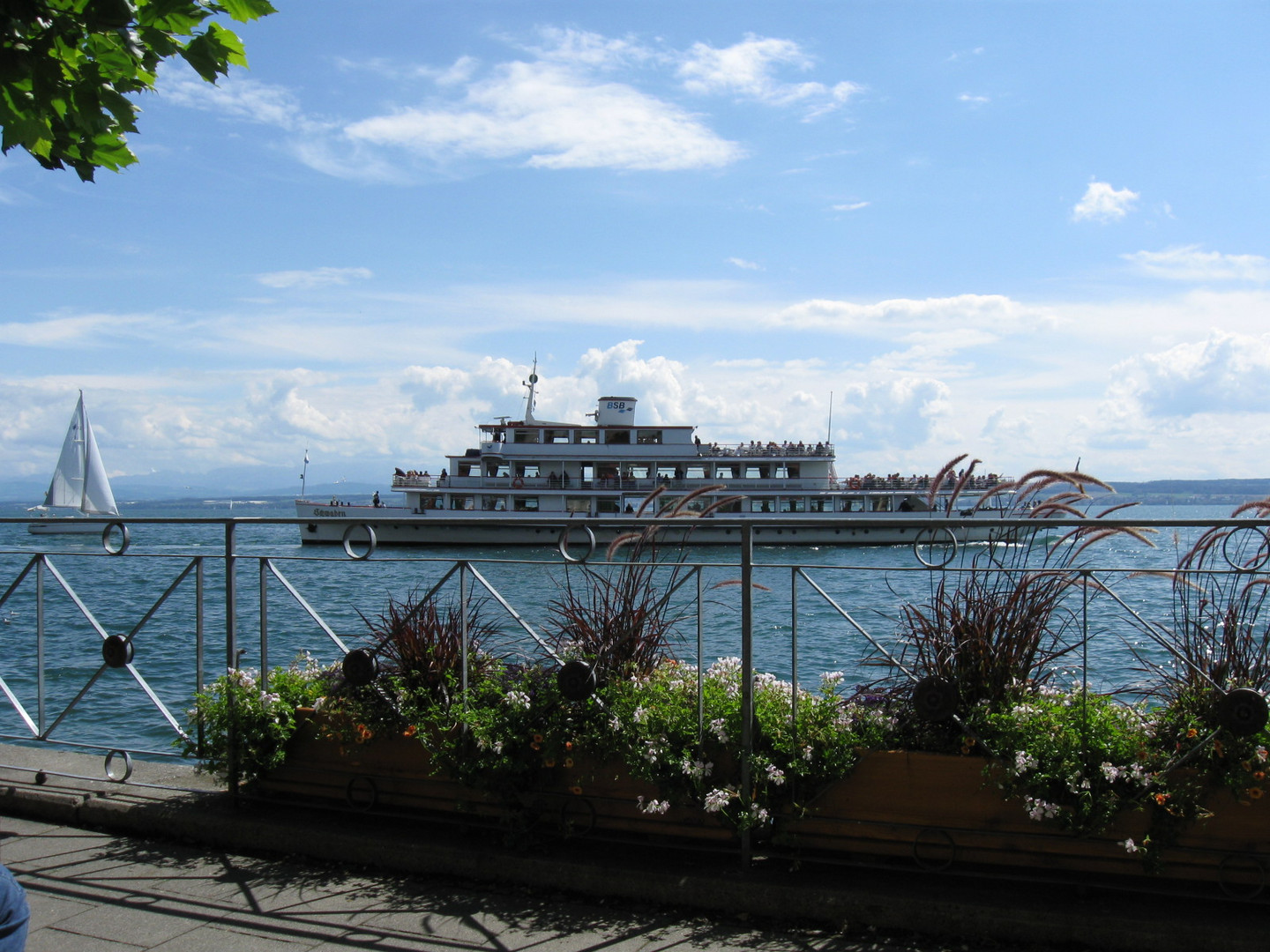 Meersburg mit Blick auf den Bodensee