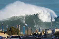 Mega Tsunami à Dubaï  -  Quand la démesure s’auto rattrape