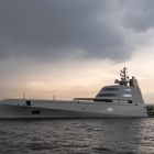 Mega-Yacht "A" in Hamburg