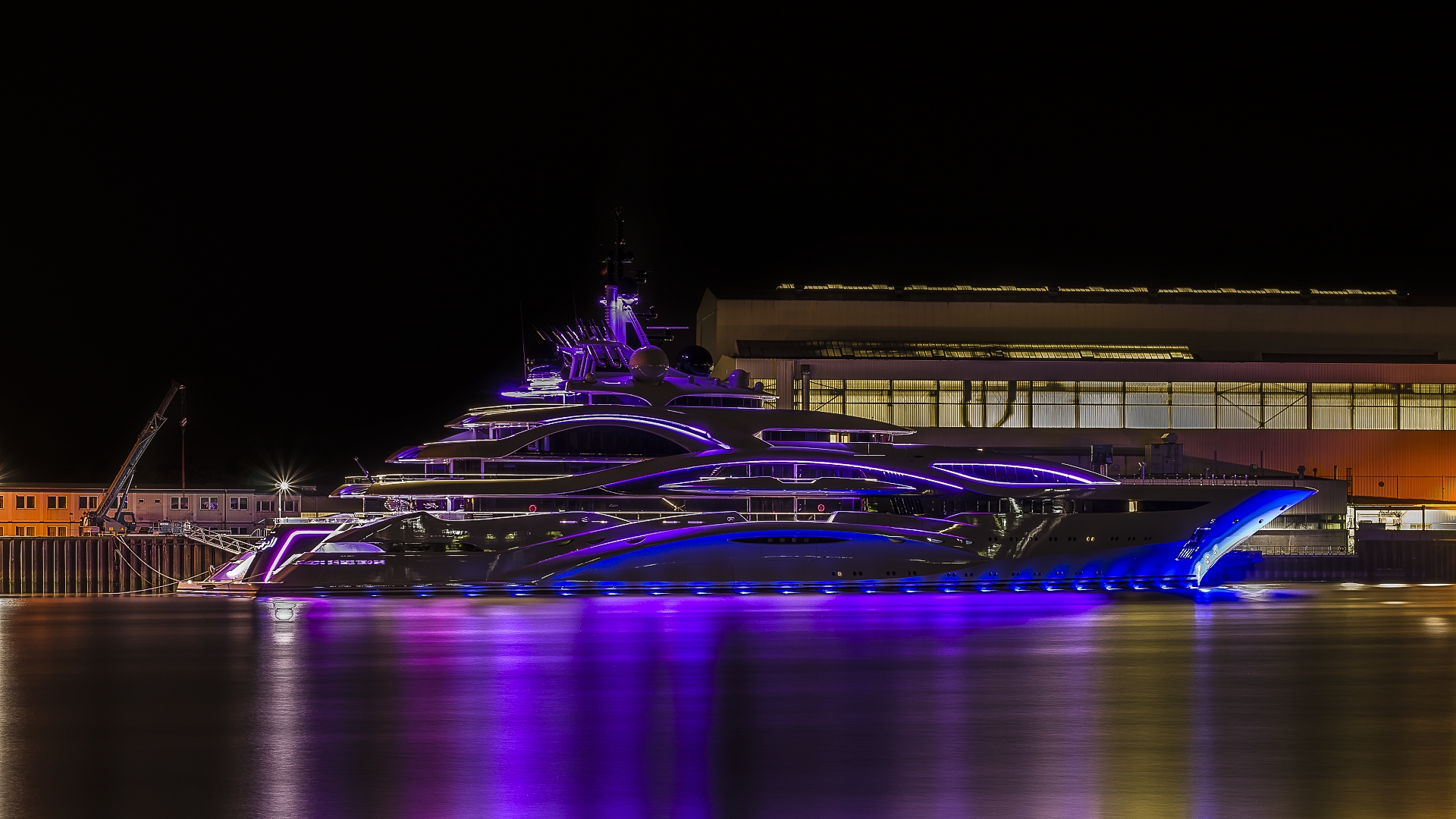 Mega-Yacht AL LUSAIL