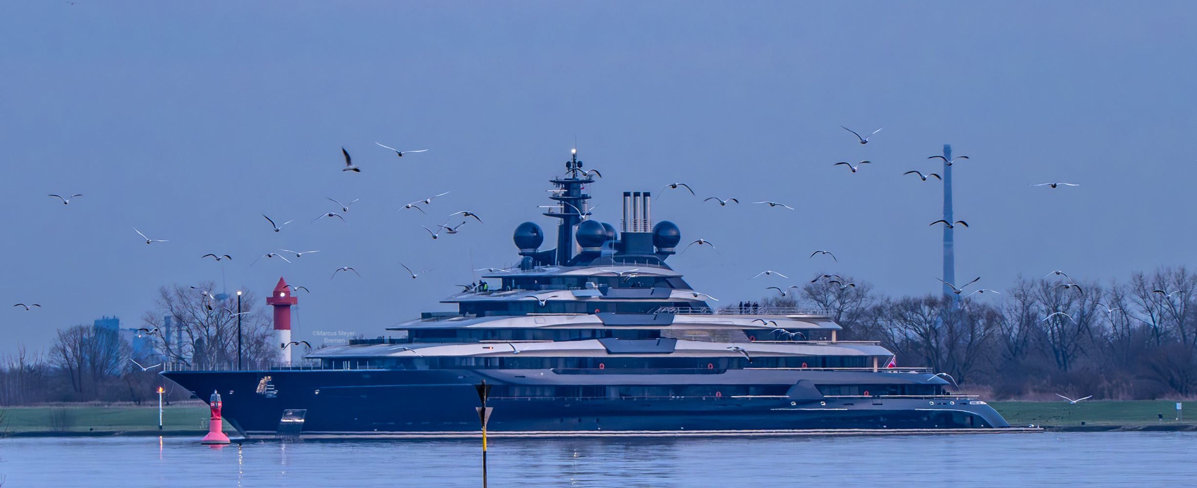 Mega Yacht LUMINANCE