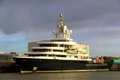 Mega Yacht Luna