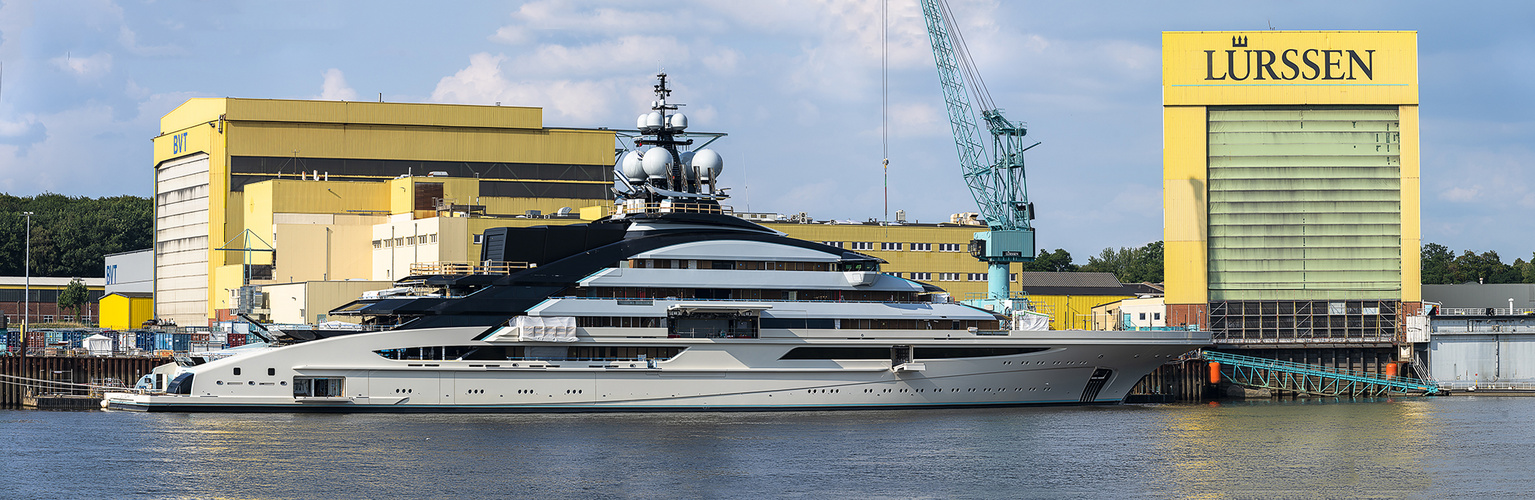 Megayacht Opus