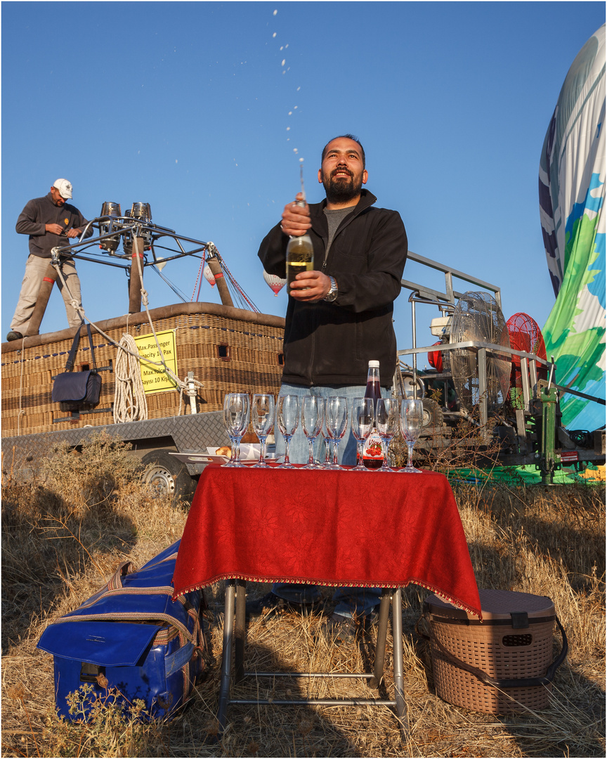 Mehmet feiert unseren Flug ;-)