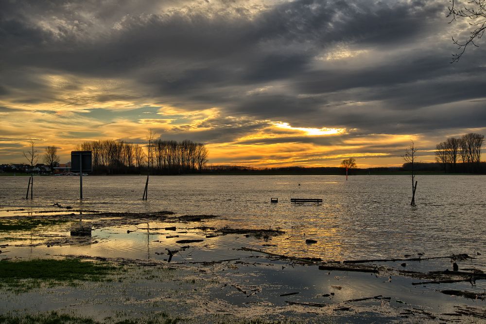 mehr Hochwasser - abgesoffene Bank