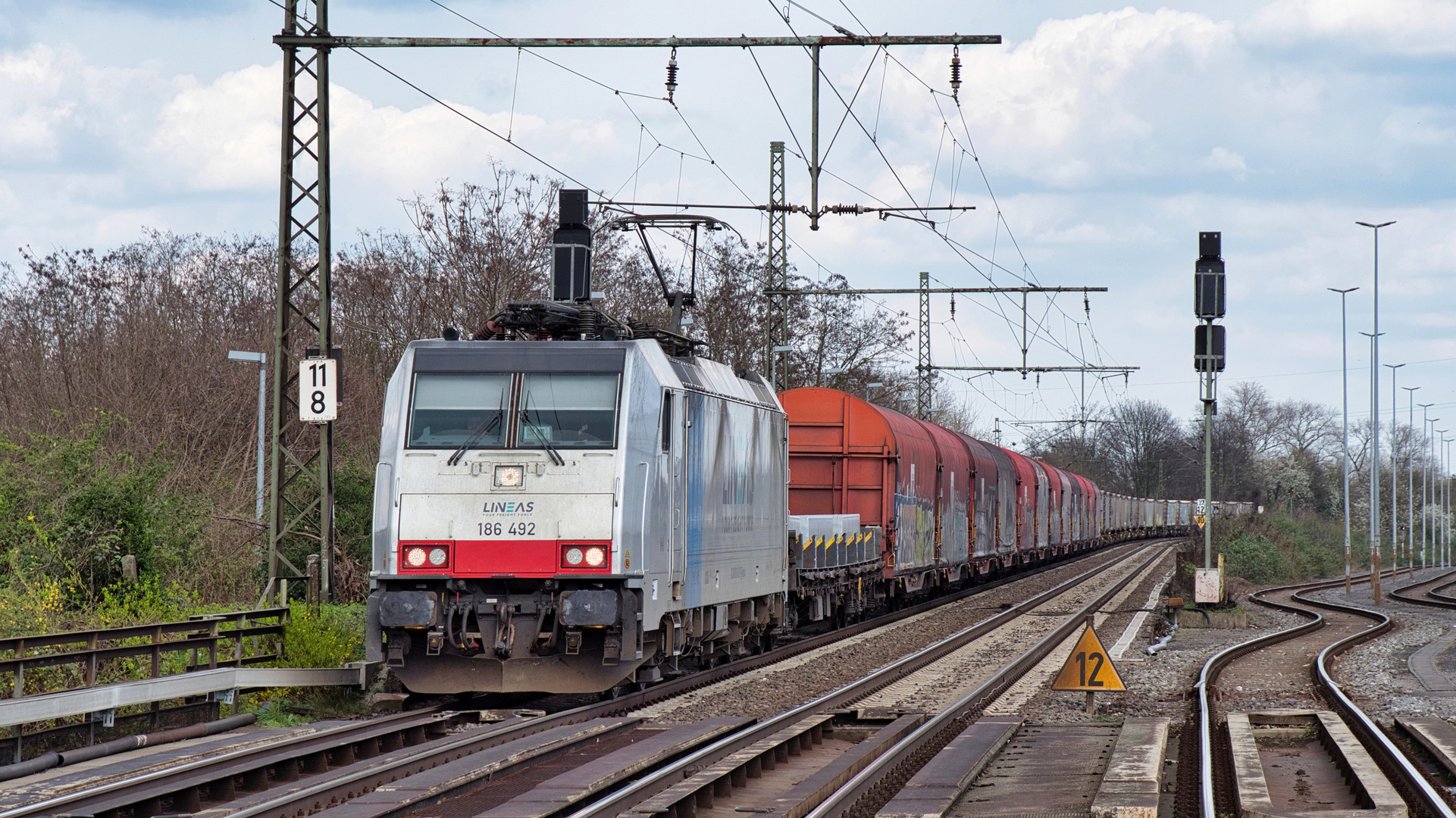 Mehrsystem-Traxx in Rheinhausen Ost