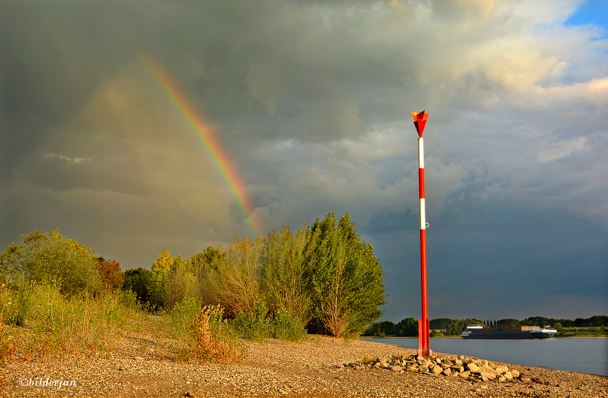 Mehrum-Rhein-Regenbogen-Schiff