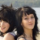  Meike und Sarah am See