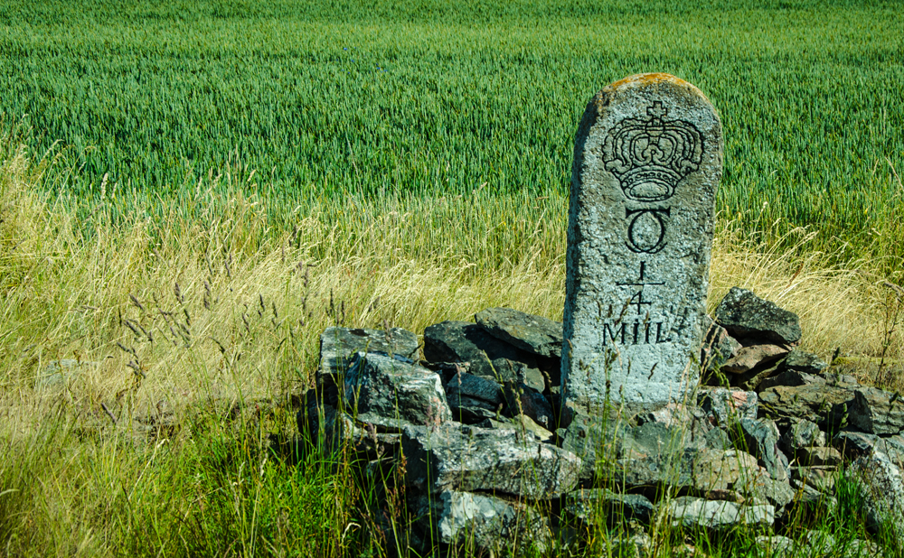 Meilenstein zwischen Lidköping und Läckö / Schweden