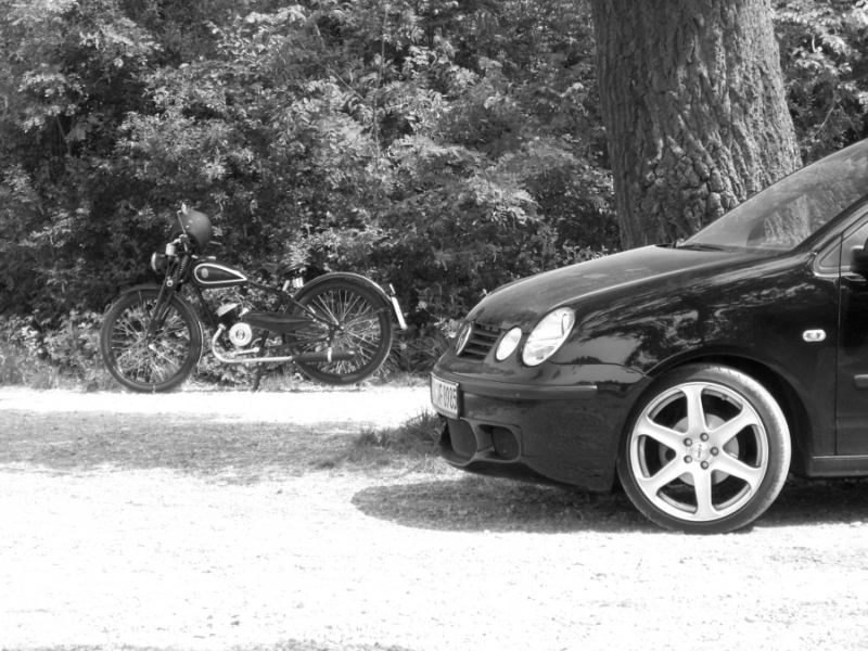 Mein Auto und ein altes Motorrad