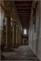 Mein Blick in das nördliche Seitenschiff der Stiftskirche St. Pankratius