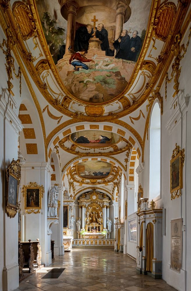  Mein "Blick ins Seitenschiff" in der Klosterkirche St. Peter und Paul (Oberelchingen)