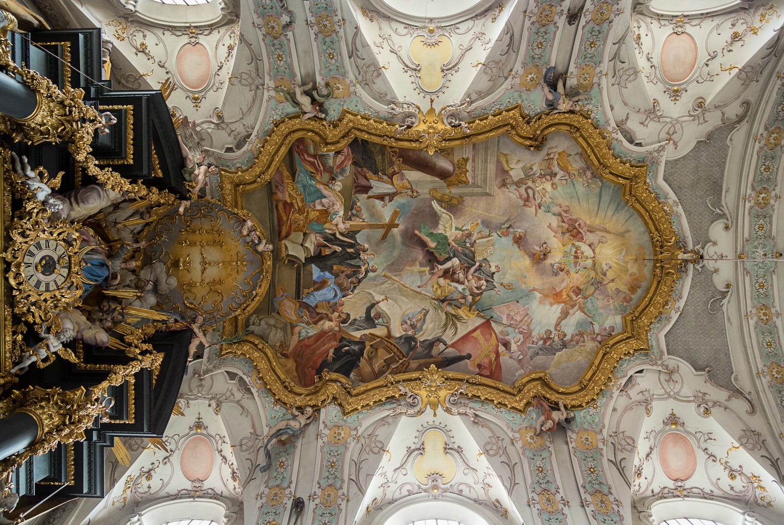 Mein "Blick nach Oben "  im Chorraum der Basilika St. Emmeram (Regensburg)