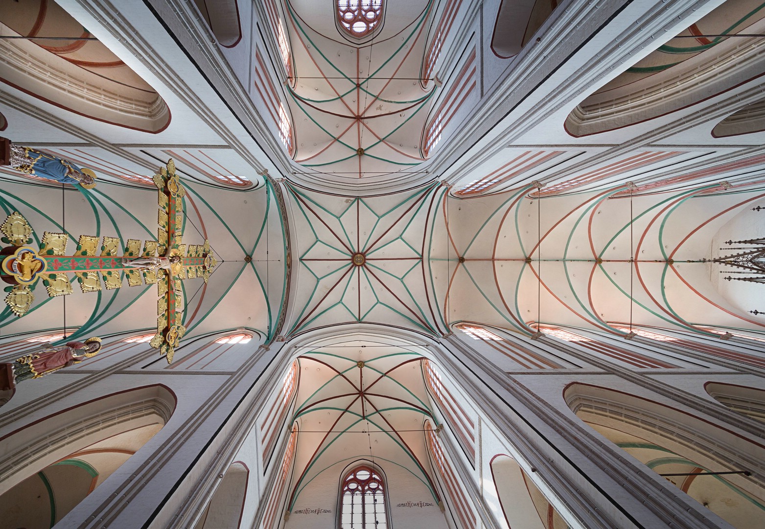 Mein "Blick nach Oben " zur Vierung im Schweriner Dom