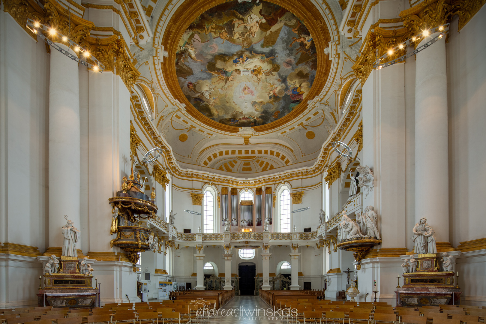  Mein " Blick nach westen " in der Klosterkirche St.Martin Wiblingen