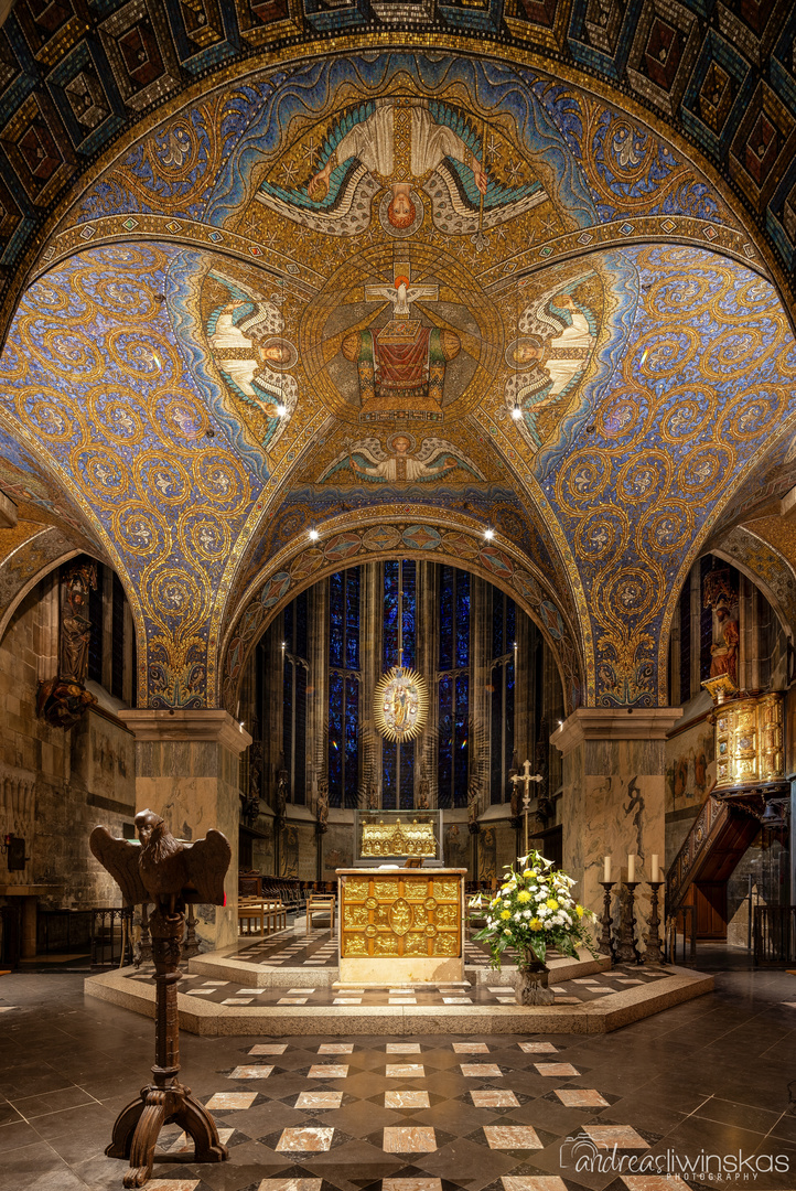 Mein "Blick zum Chor" im Aachener Dom