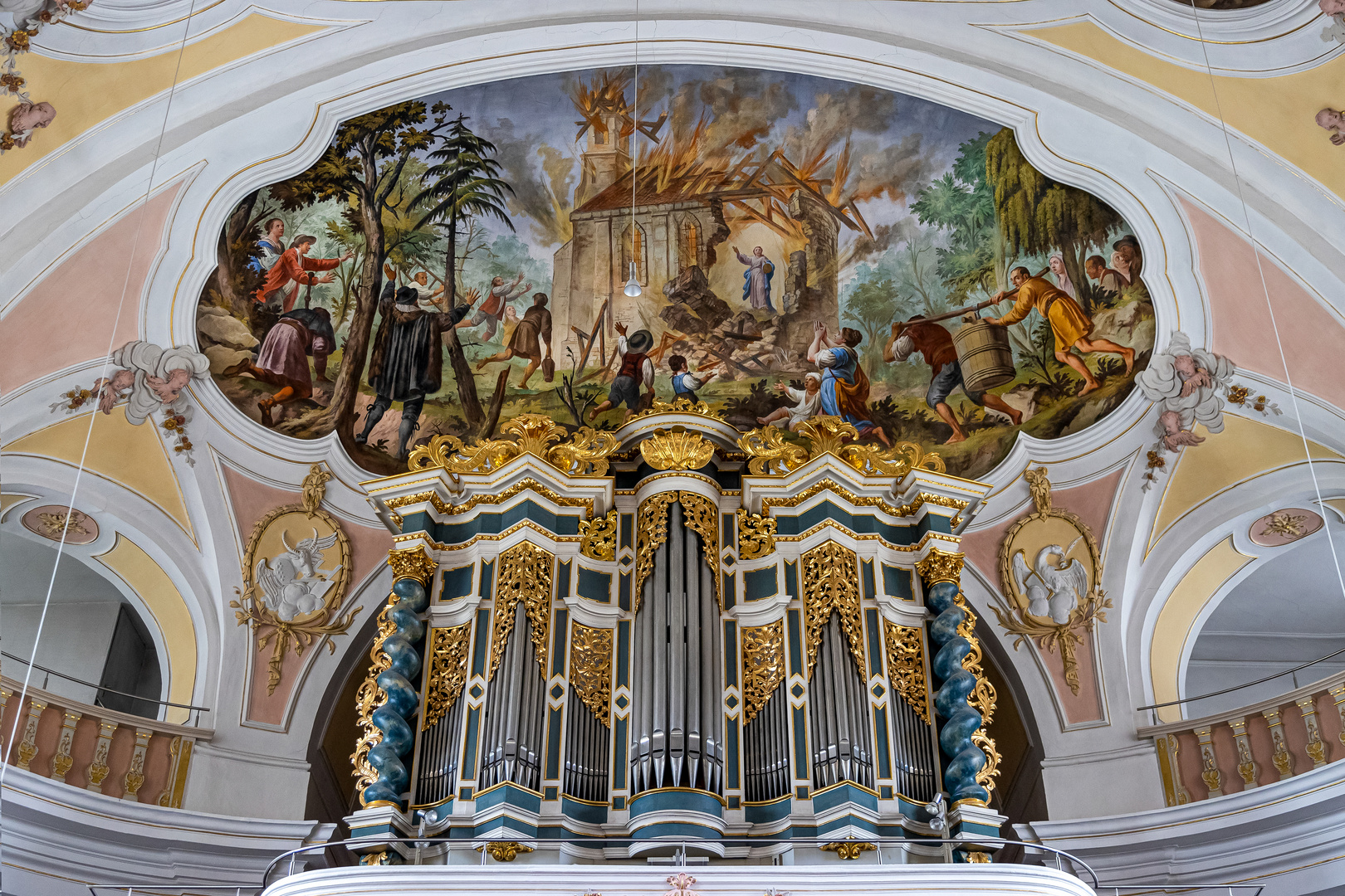 Mein Blick zur Orgel in St. Salvator